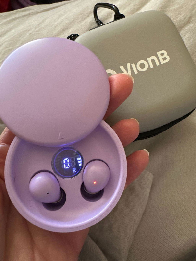 Customer holding an open lavender ViSound Air case